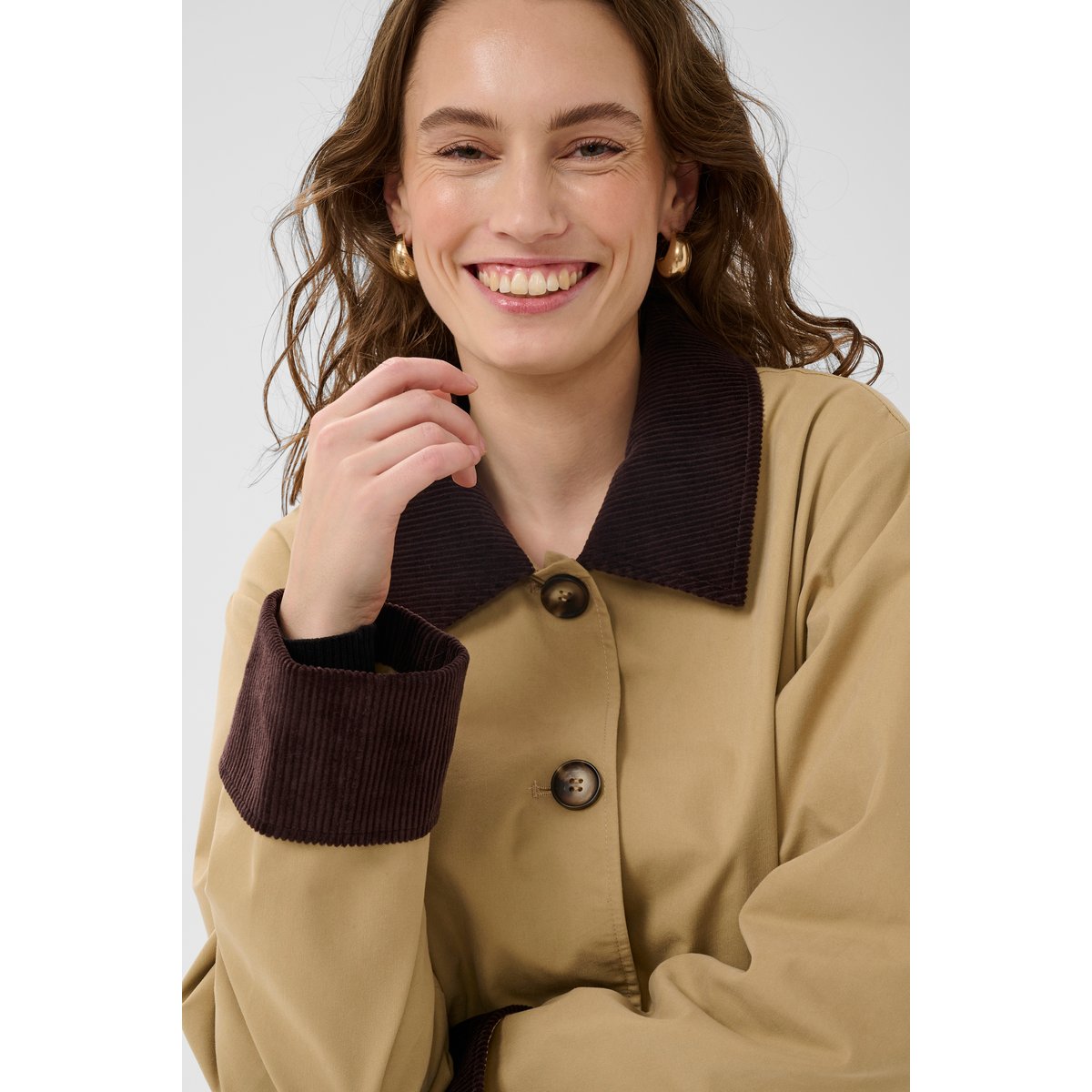 Manteau beige, CULTURE