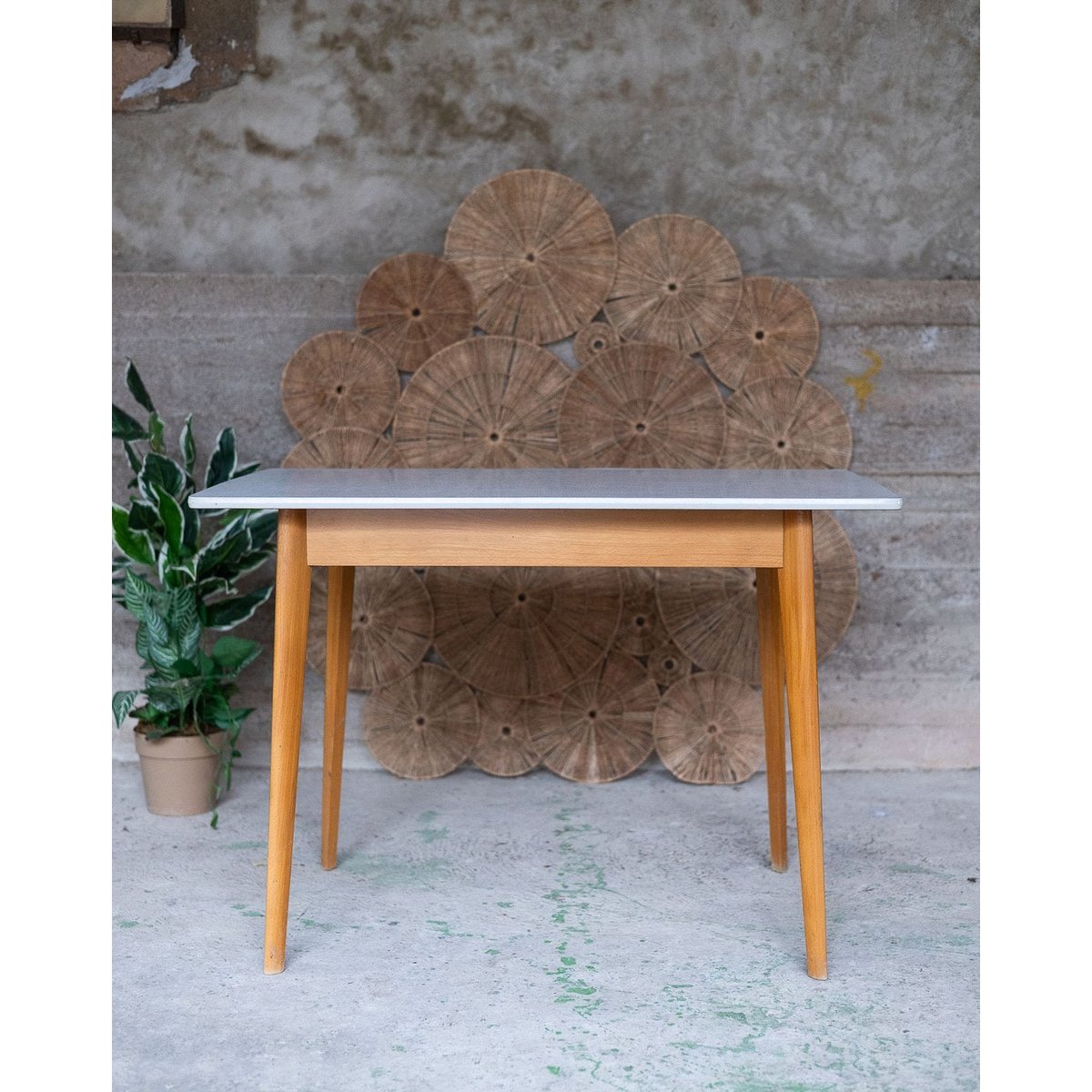Table à manger scandinave Karla N°1289 - Bon état bois clair, DEBONGOUT