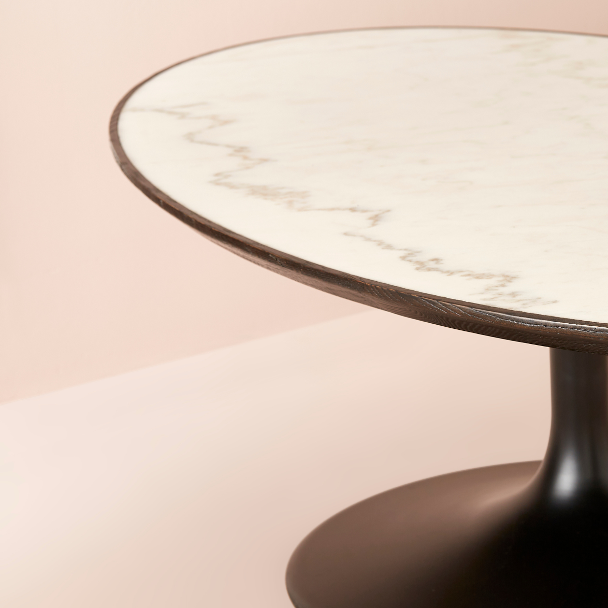 Table basse ovale en marbre blanc TULIPE blanc, SIGNATURE