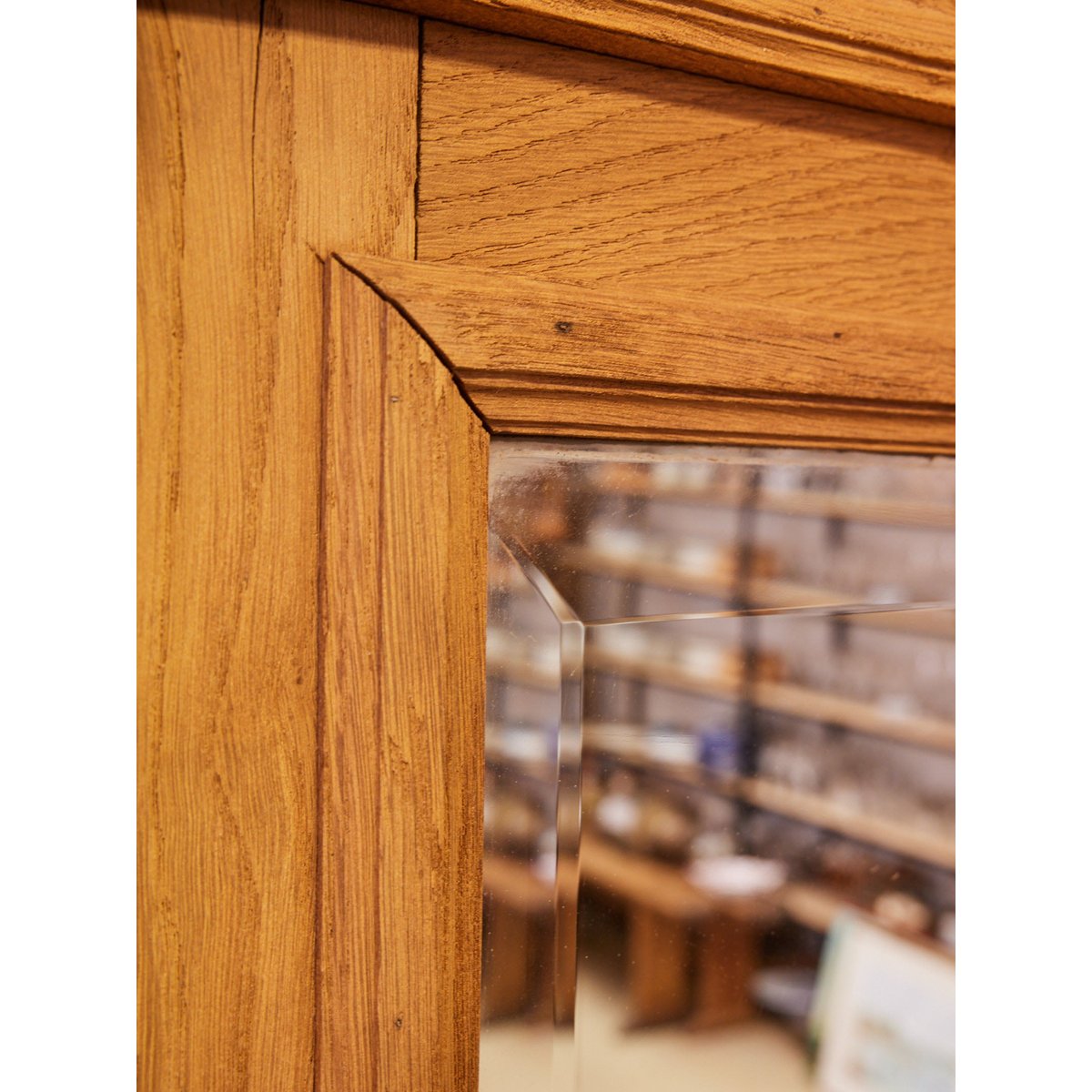 Vitrine en bois sablé Victoria N°1334 - Bon état bois clair, DEBONGOUT