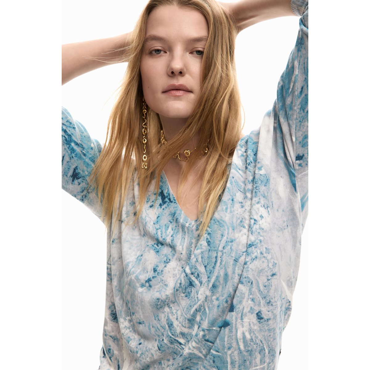 Pull col en v à motif abstrait bleu, DESIGUAL