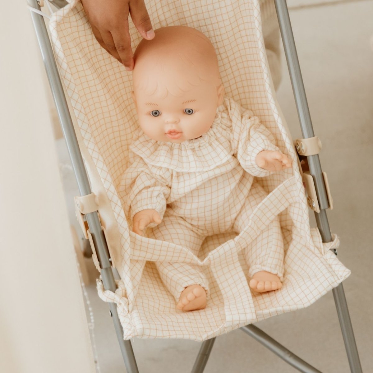 Tenue pour poupée avec col ecru, beige, ATELIER WAGRAM