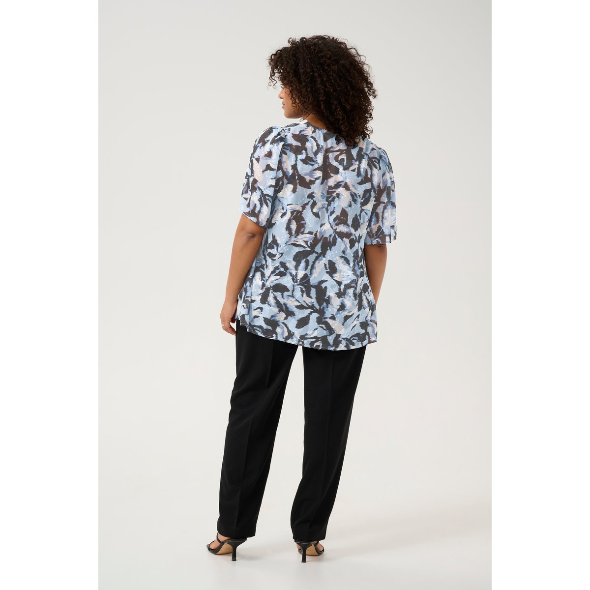 Blouse with short sleeve bleu floral, KAFFE CURVE