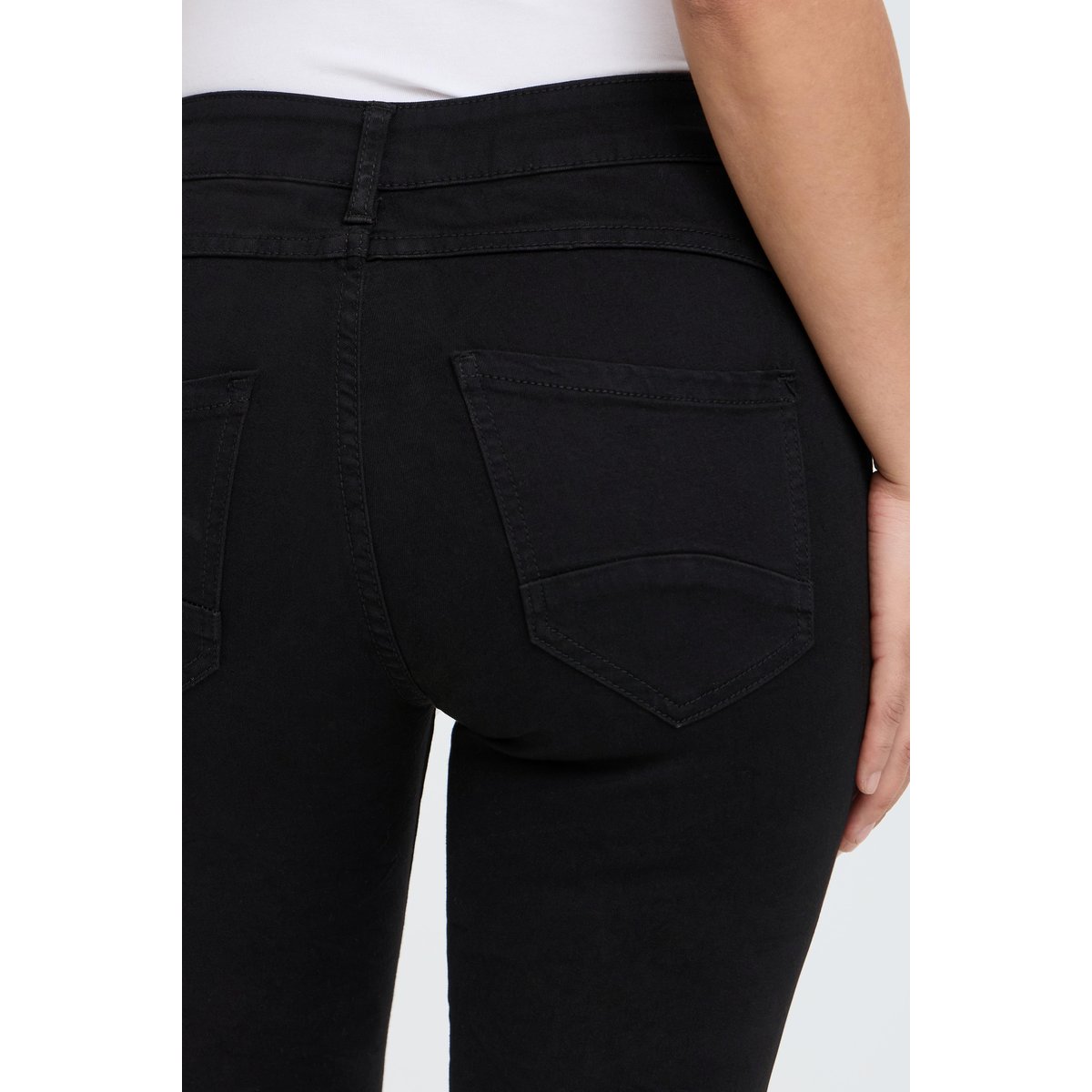 Jeans capri, coupe droite noir black denim, B.YOUNG