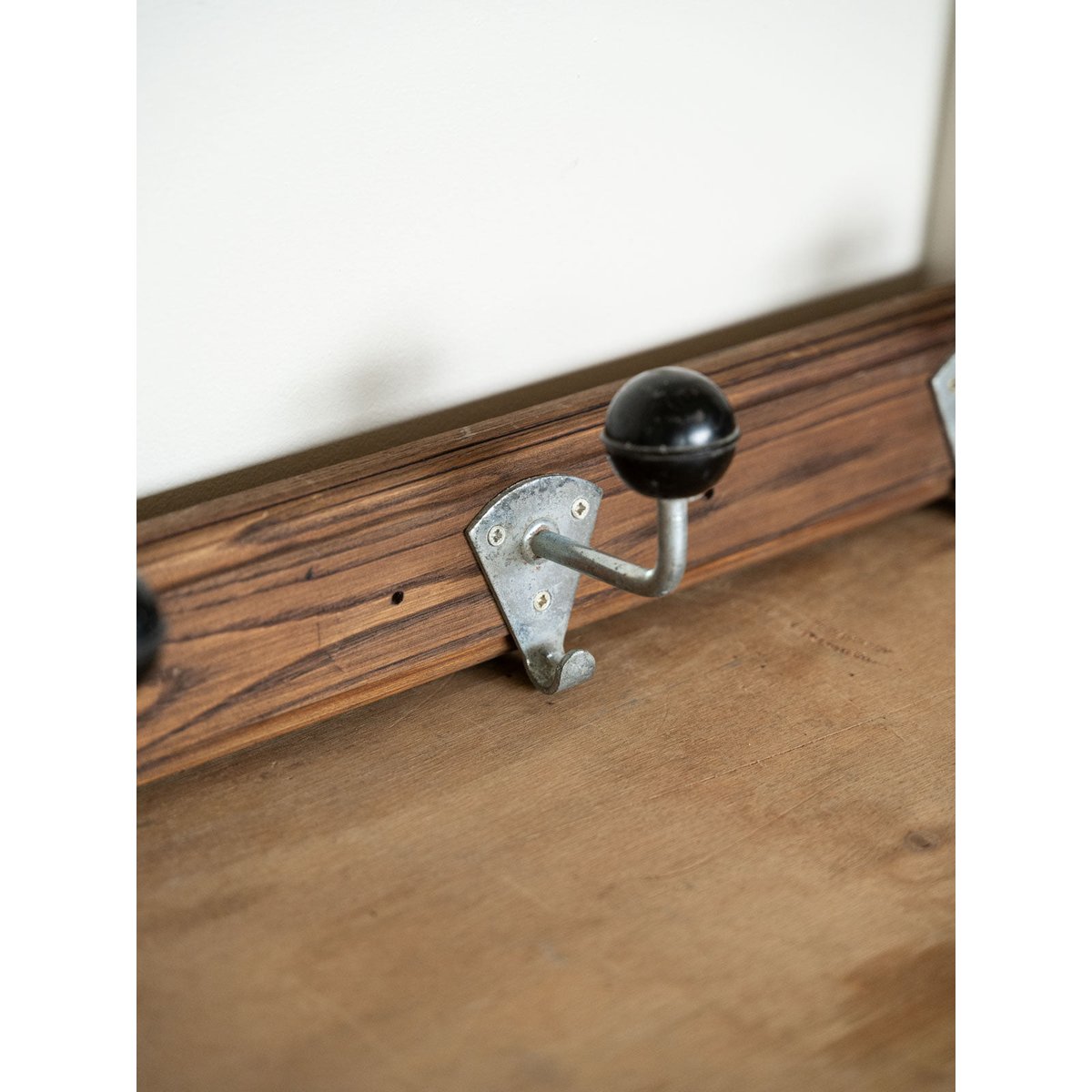 Porte-manteau de campagne en bois Max N°484 - Bon état bois foncé, DEBONGOUT