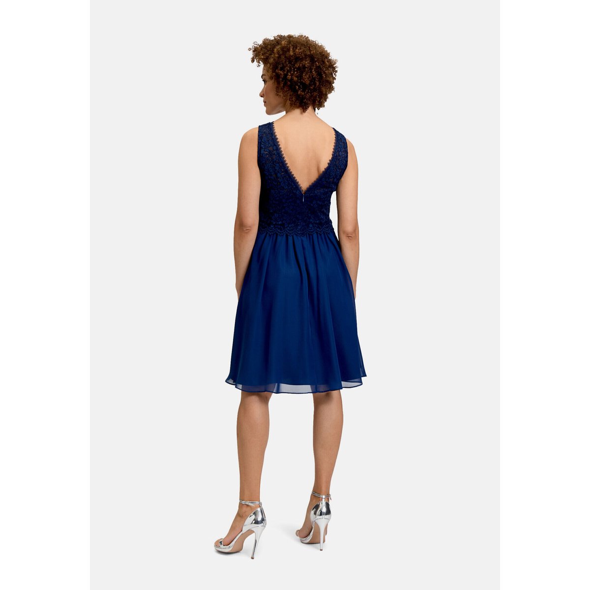 Robe de soirée en dentelle festival blue, VERA MONT