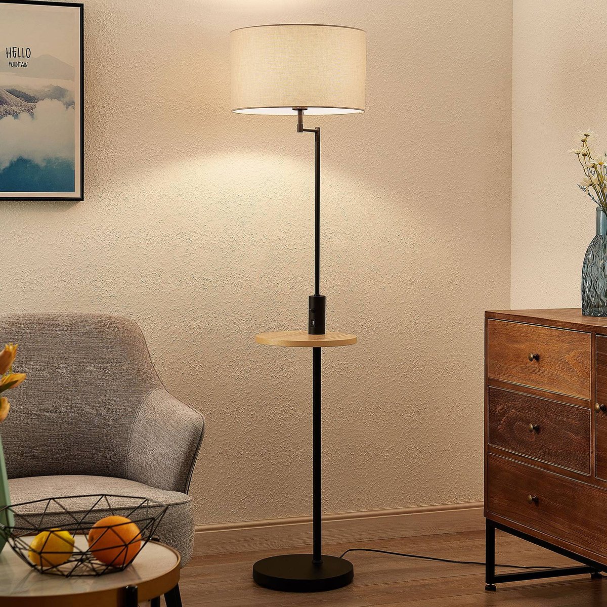 Lampadaire en métal moderne, Zinia noir mat, beige, bois clair, LINDBY