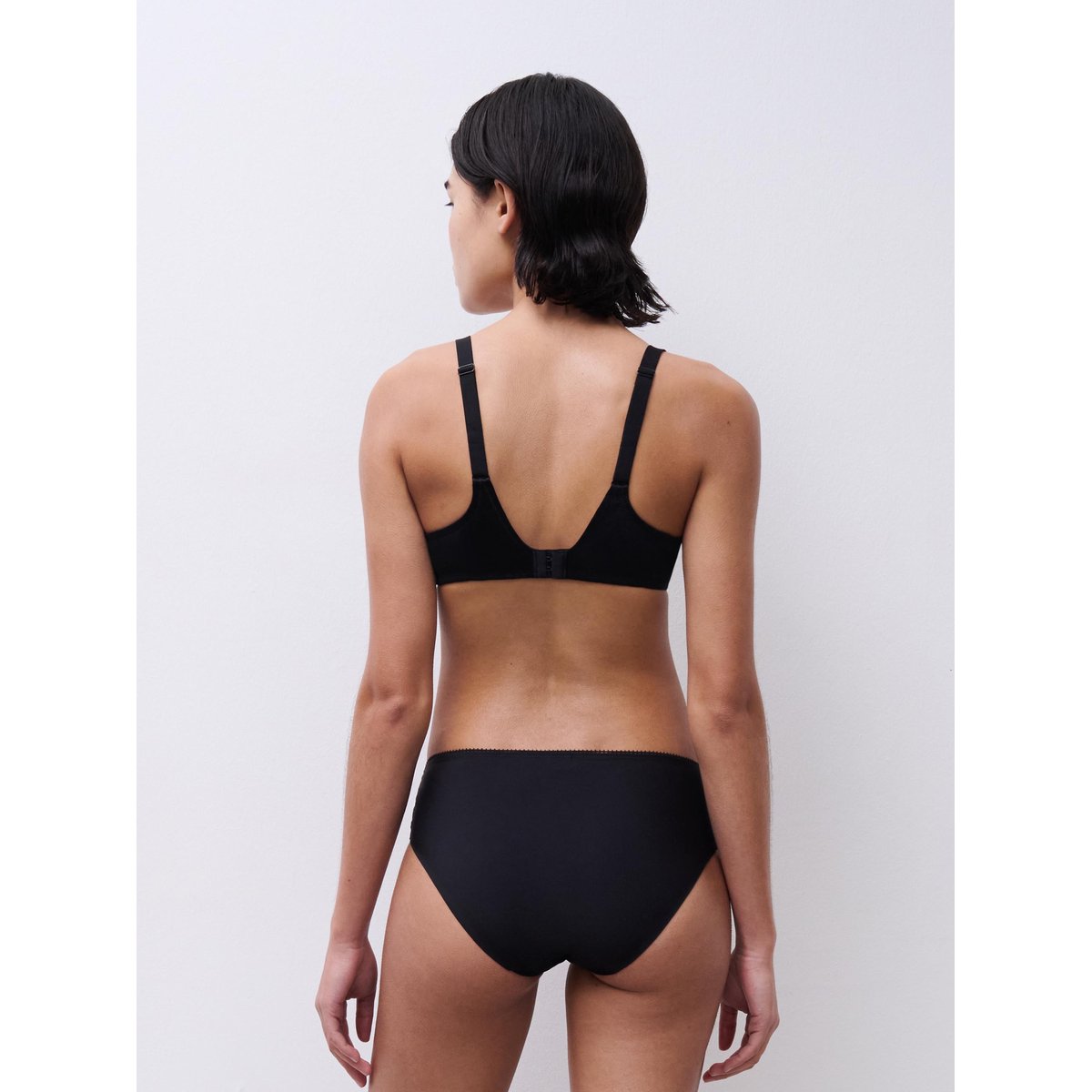 Soutien-gorge emboîtant mémoire de forme INTRIGUE noir, CHANTELLE