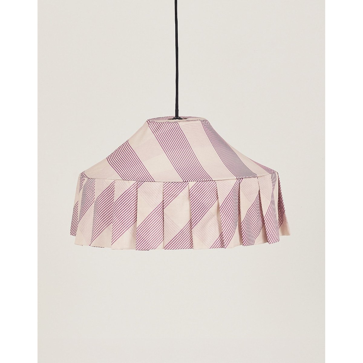 Abat-jour pour suspension diam. 50cm Nicole lilac diagonal stripes, NOBODINOZ
