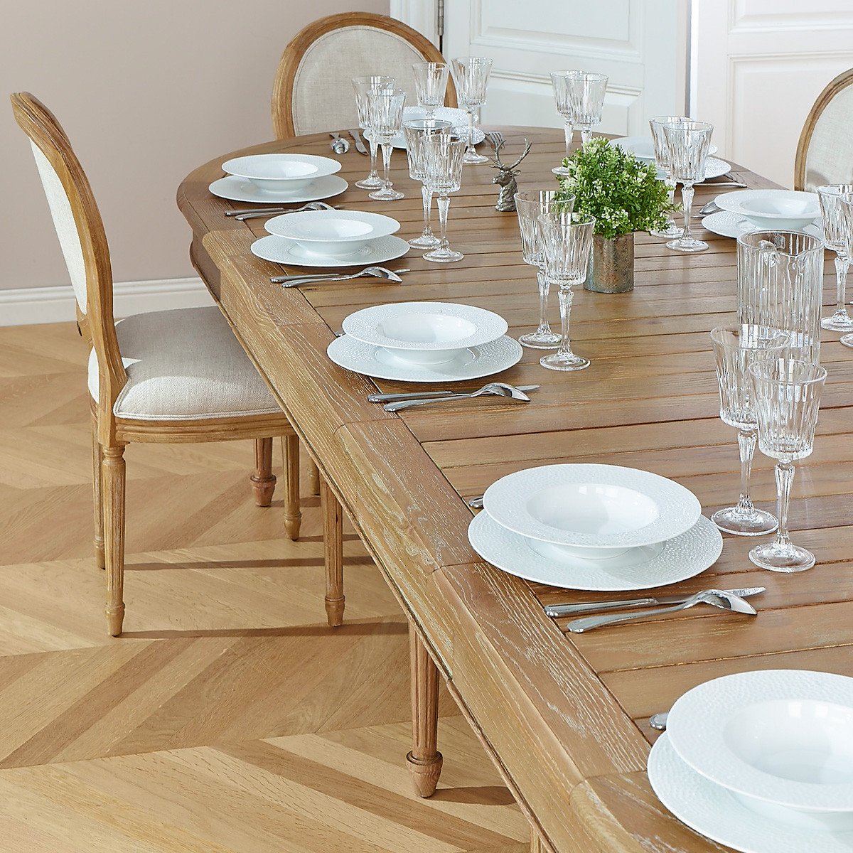 Table ovale en chêne style shabby chic 5 rallonges 6/14 couverts GIOVANNI beige, ROBIN DES BOIS