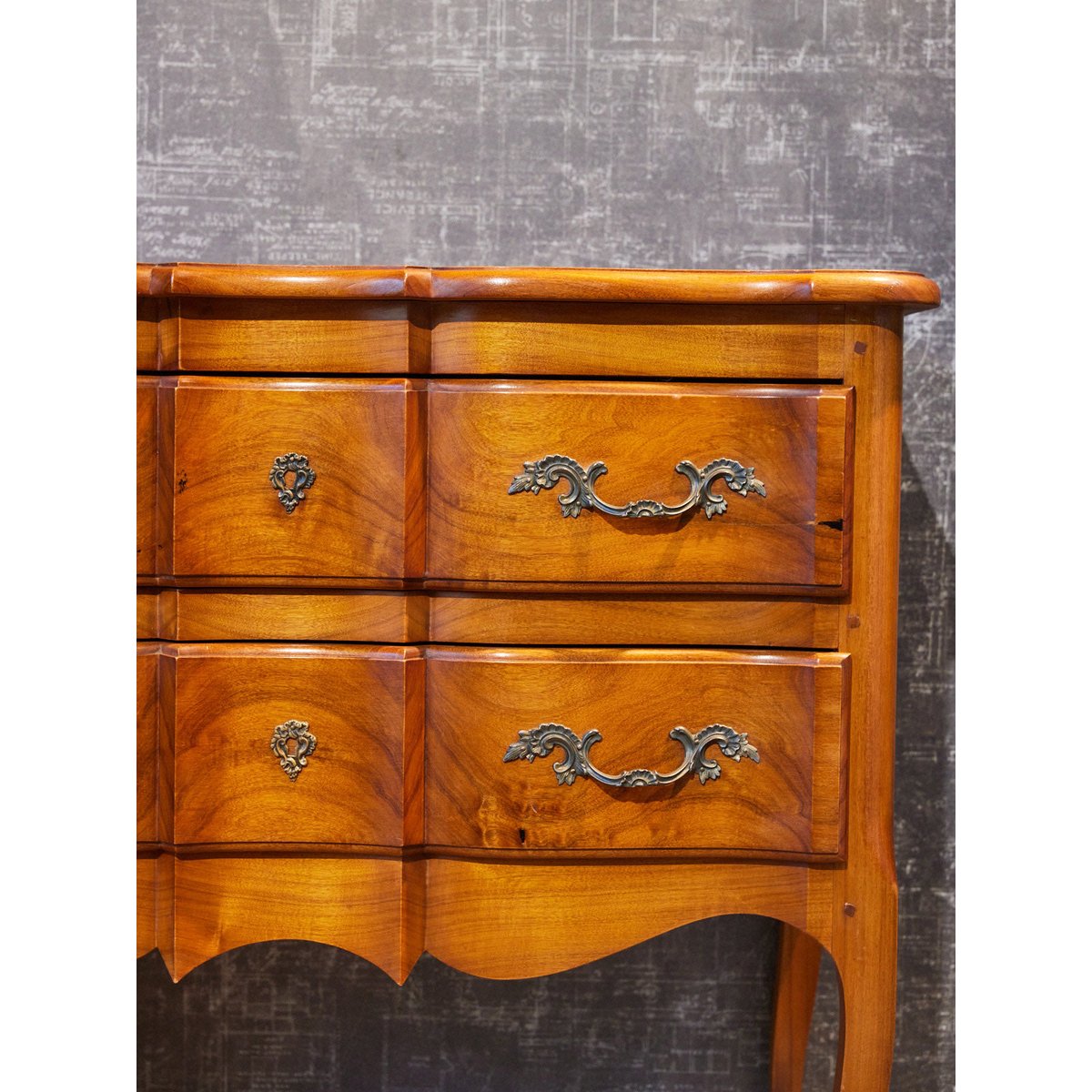Commode sauteuse arbalète en merisier style Louis XV Garance N°756 - Bon état bois clair, DEBONGOUT