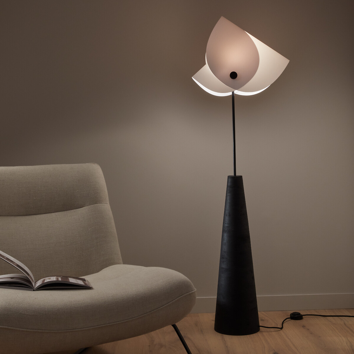 Lampada da terra, Orukami, design di Emmanuel Gallina bianco crema, AM.PM X EMMANUEL GALLINA