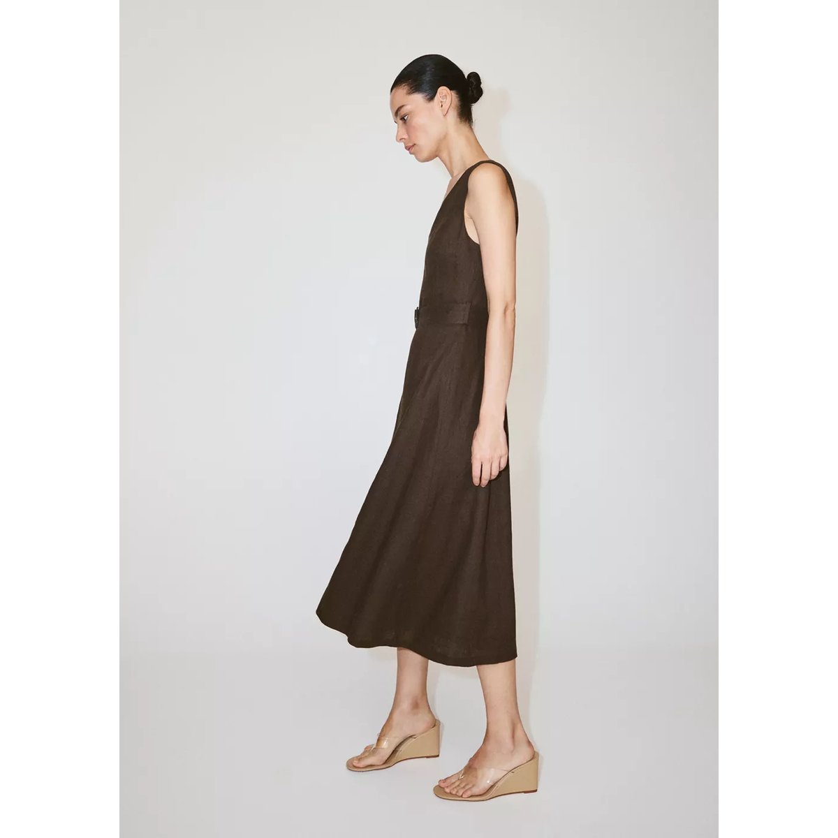 Robe midi en lin avec ceinture chocolat, MANGO
