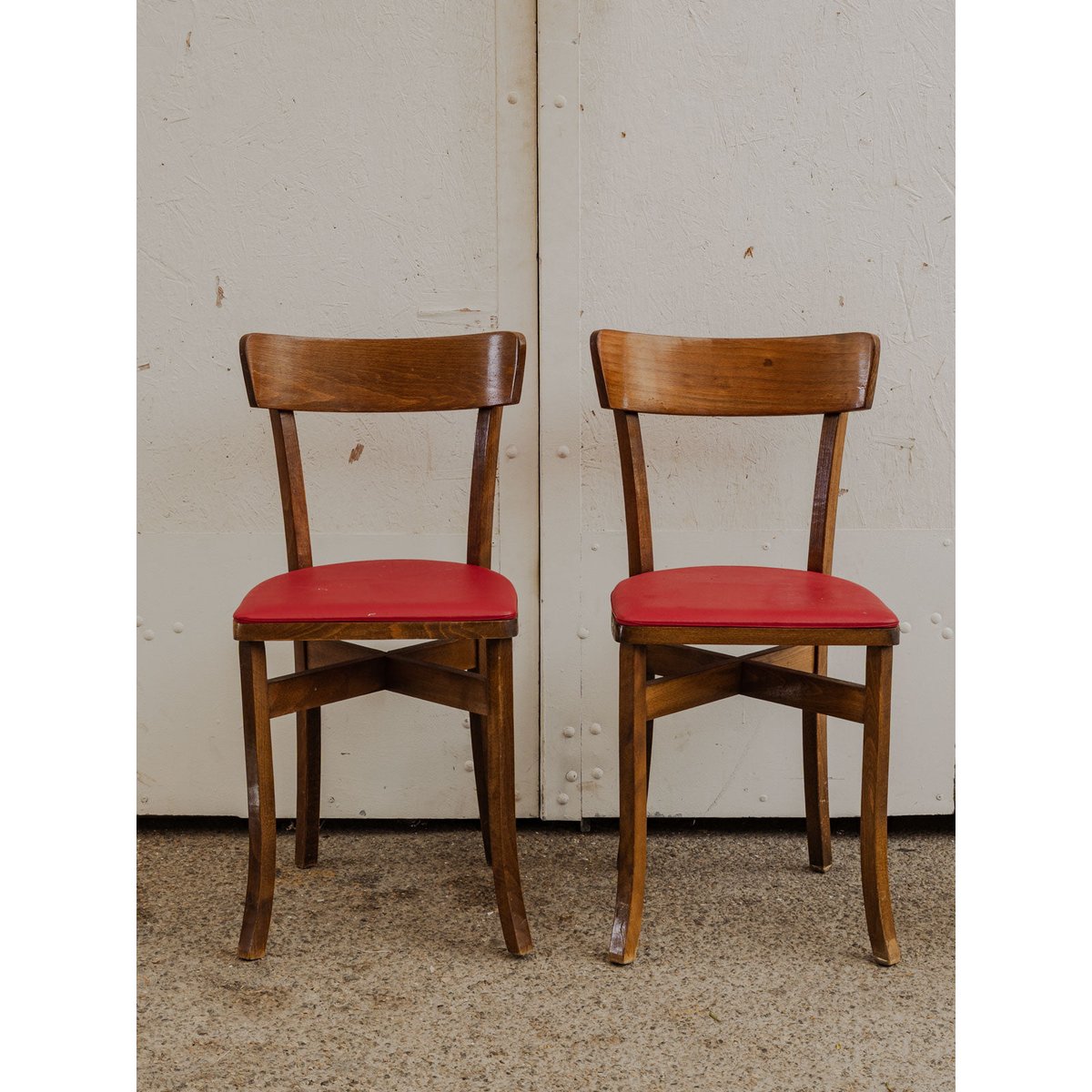Lot de 4 chaises en simili cuir rouge Alma N°1605 - Bon état bois foncé, DEBONGOUT