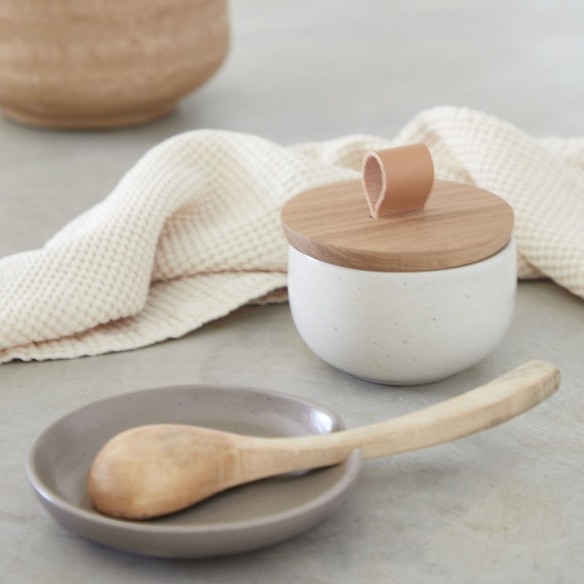 Main à Sel avec Couvercle en Bois Pacifica by Casafina vanilla, COSTA NOVA