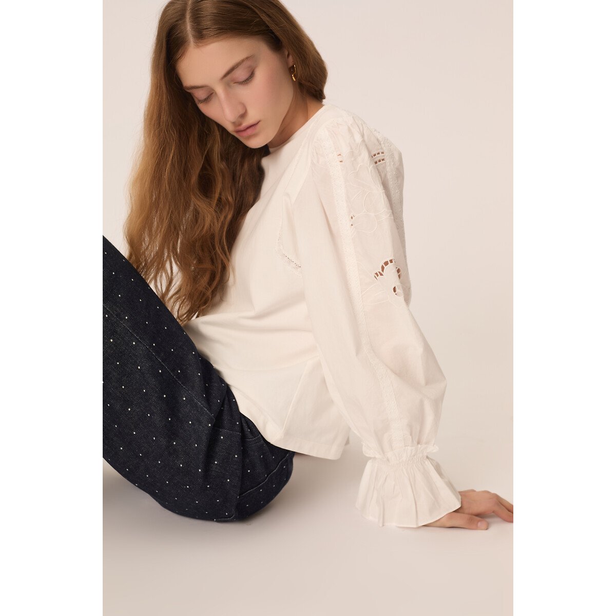 Camicetta con collo rotondo e maniche ricamate, YELINDA ecru , DES PETITS HAUTS