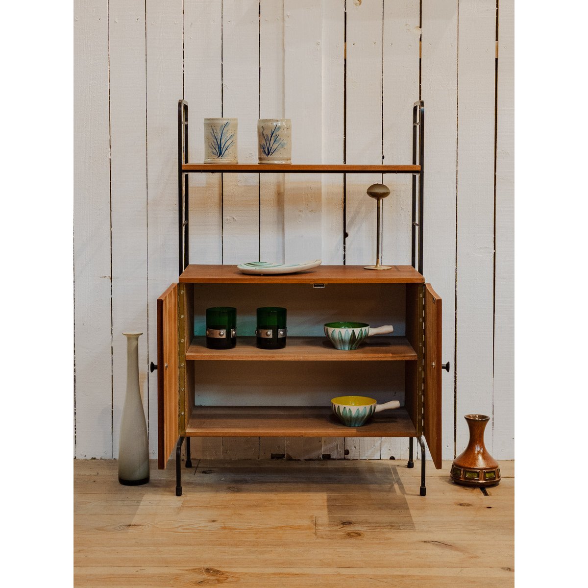 Meuble d'appoint en bois et métal noir Gustave N°1653 - Bon état bois foncé, DEBONGOUT