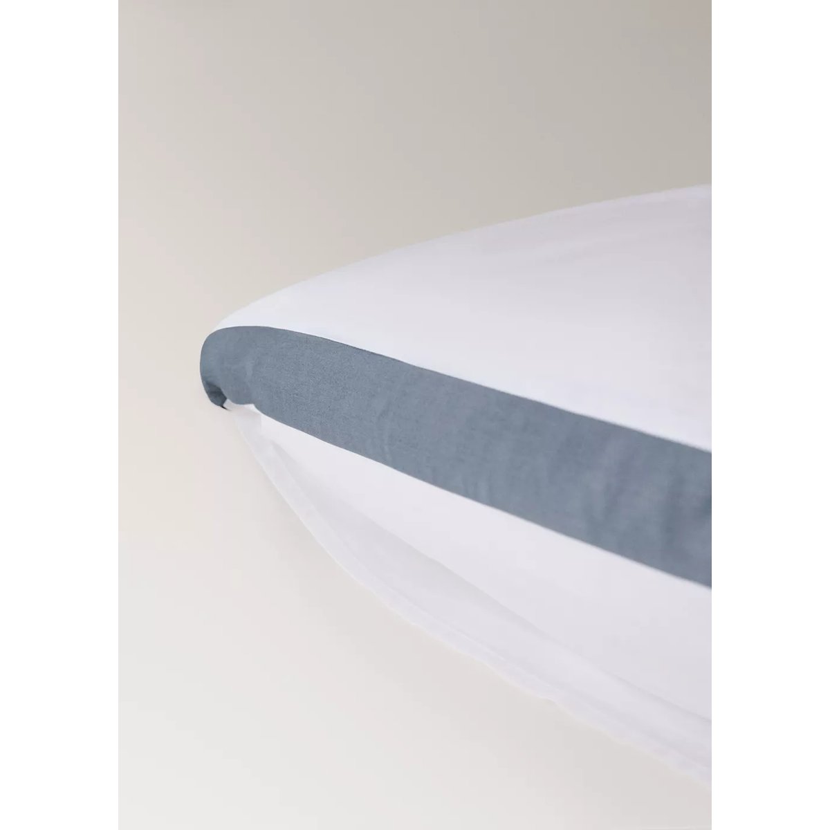 Deux taies d’oreiller en coton percale 200 fils avec bords en satin 60x60 cm bleu, MANGO HOME