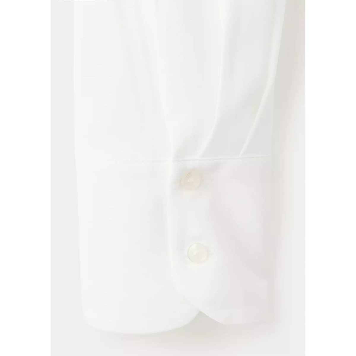 Chemise fluide avec boutons dissimulés blanc cassé, MANGO