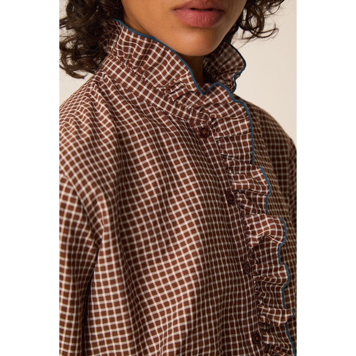 Blouse à carreaux et col montant volanté, SULLI marron, DES PETITS HAUTS