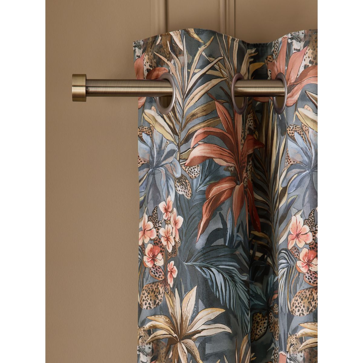 Rideaux doublés en velours à œillets et motif multi-couleurs, NEXT