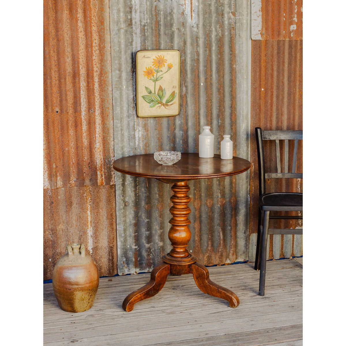 Table d'appoint en bois Francine N°1677 - Bon état bois foncé, DEBONGOUT