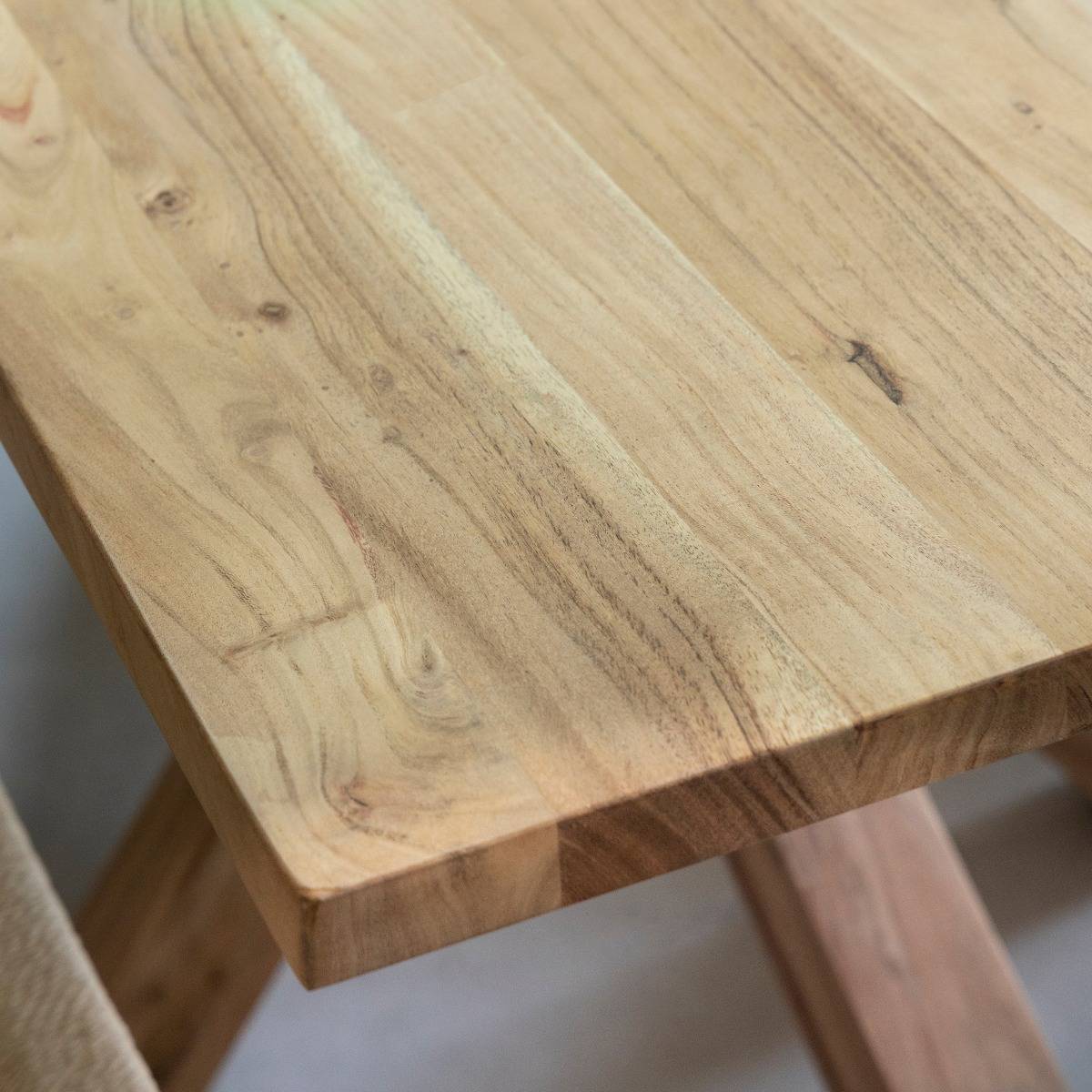 Table à manger en bois d'acacia IZEL bois clair, MADE IN MEUBLES
