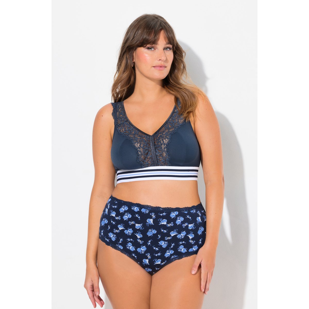 Soutien-gorge minimiseur à dentelle. Sans bleu nuit, ULLA POPKEN