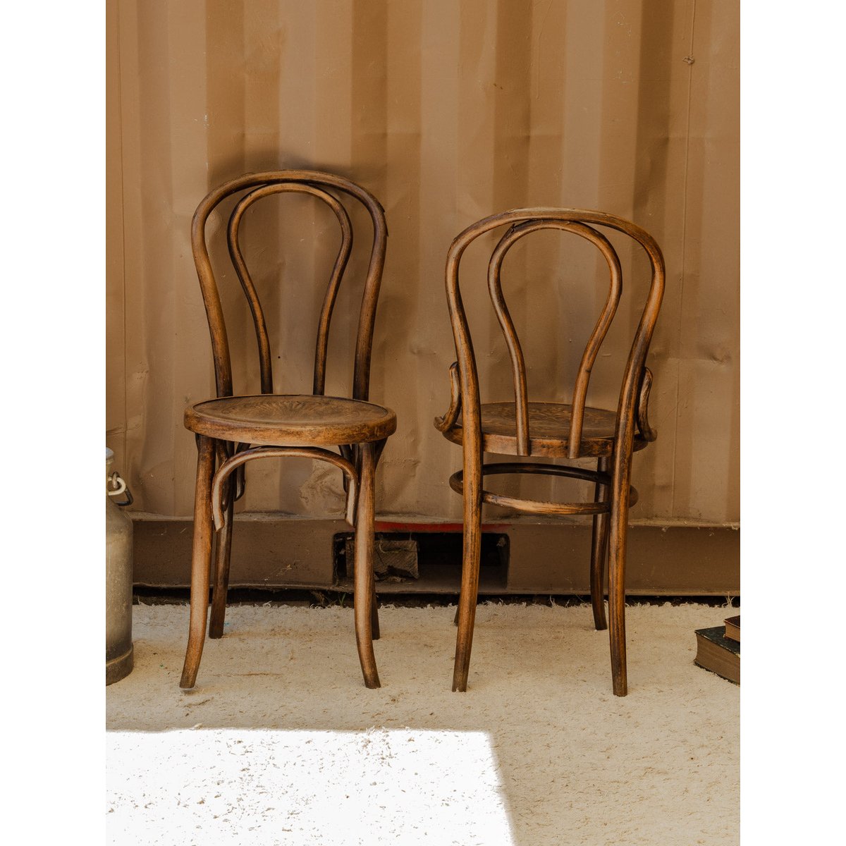 Lot de 4 chaises en bois Claude N°1408 - Bon état bois foncé, DEBONGOUT