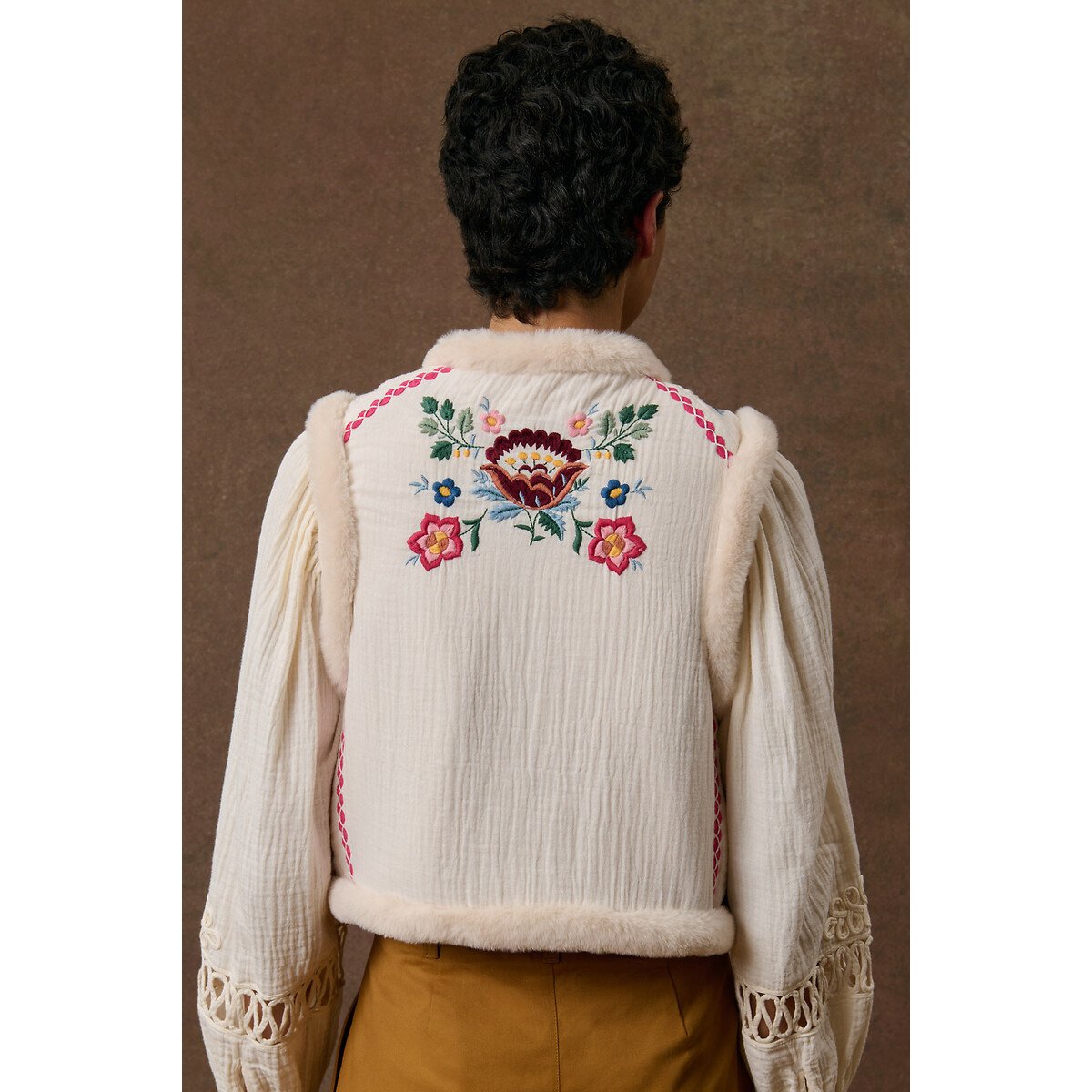 Veste sans manches réversible brodée, RENEE crème, LOUISE MISHA