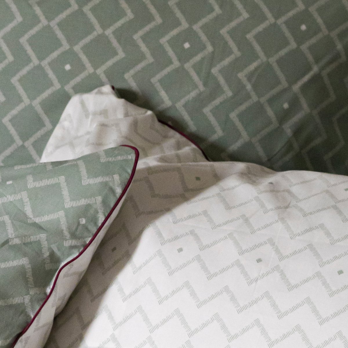 Taie d'oreiller en percale de coton, ETHNIQUE GRAPHIQUE lichen, BLANC CERISE