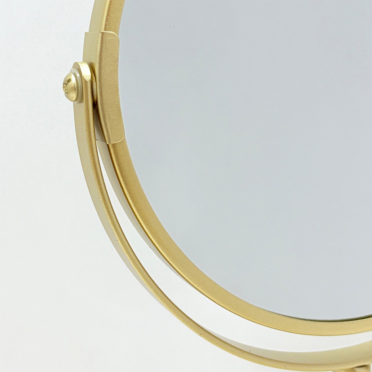 Miroir grossissant double face sur pied en métal doré, DOUCEUR D'INTÉRIEUR