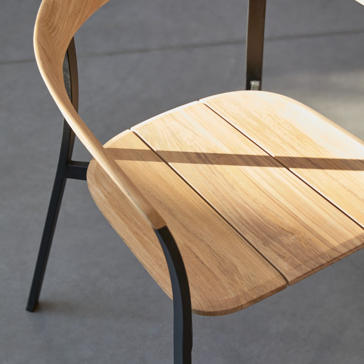Chaise de jardin en Teck massif, ARCO naturel, TIKAMOON