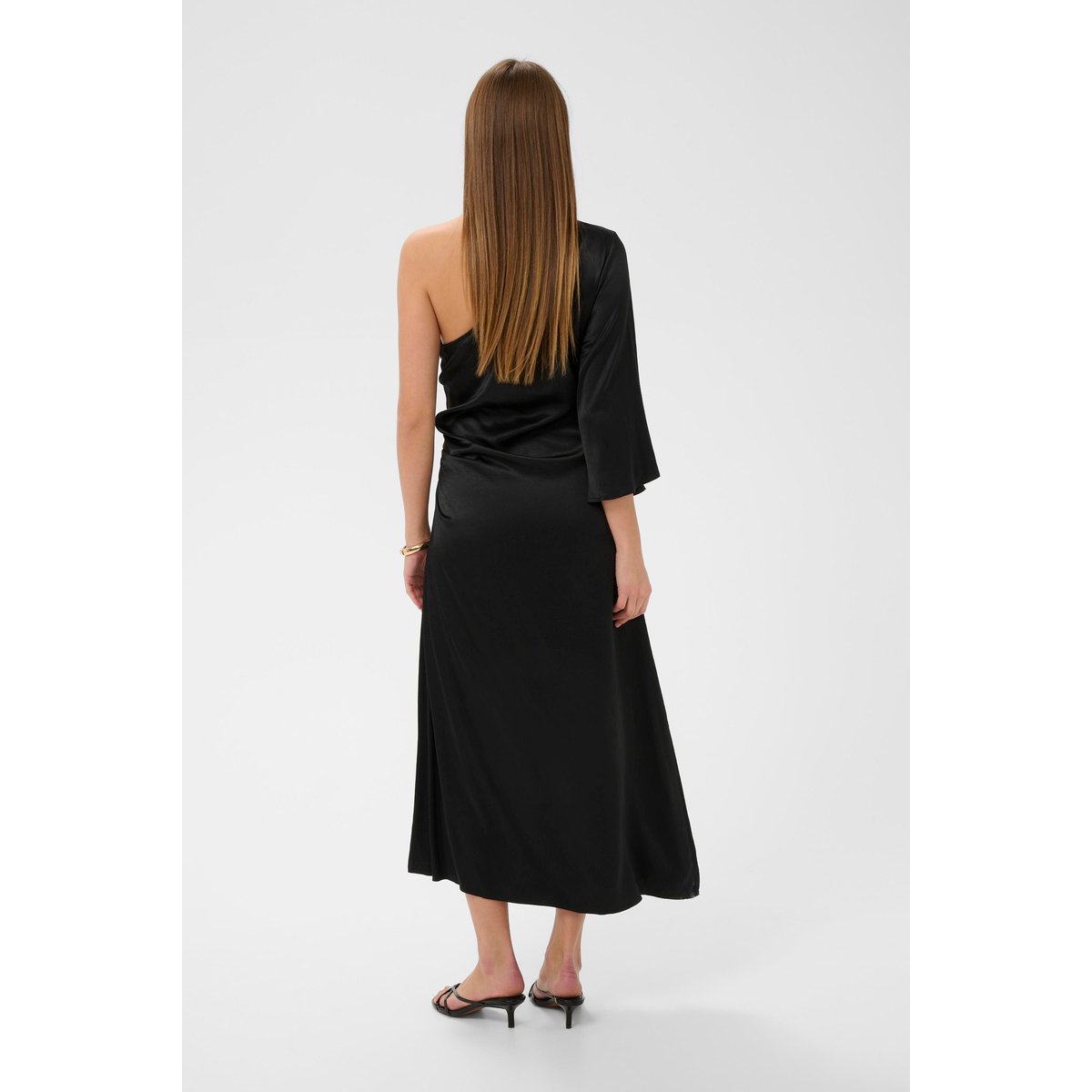 Robe noir, SOAKED IN LUXURY