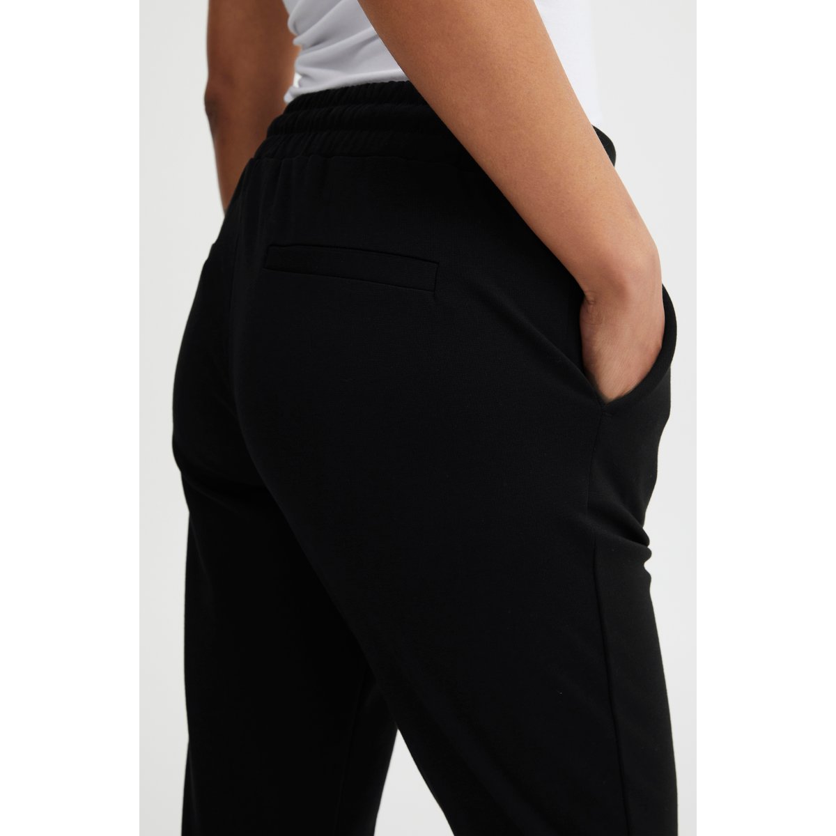 Pantalon coupe droite, longueur cheville, taille élastiquée noir, ICHI