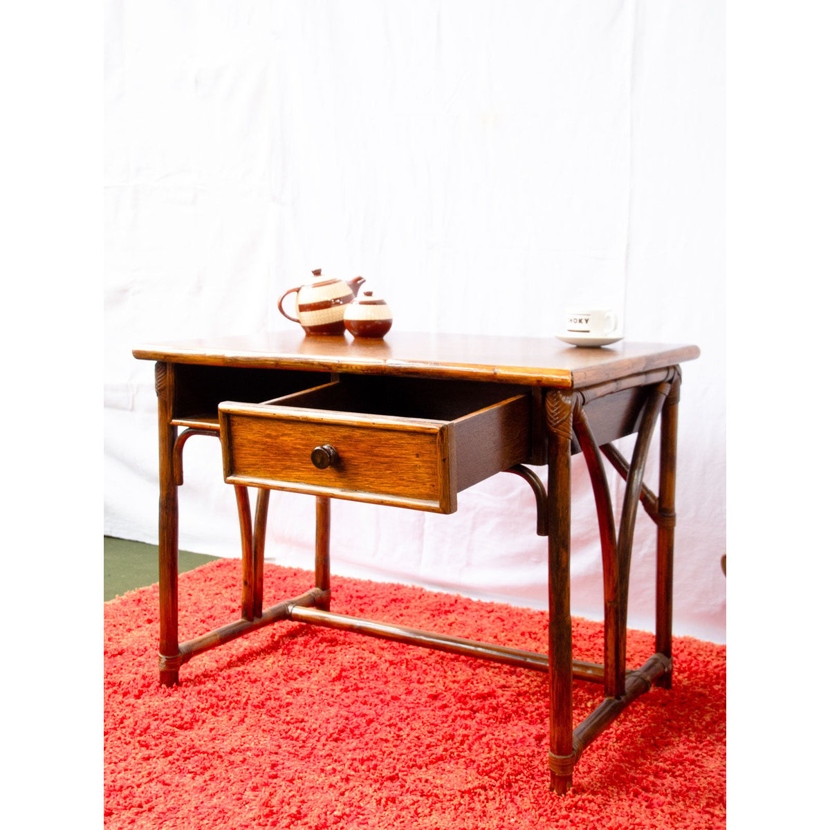 Bureau en rotin foncé Edouard N°1123 - Bon état bois foncé, DEBONGOUT