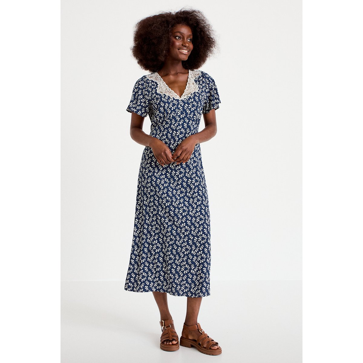 Robe longue évasée col v dentelle bleu marine, CACHE CACHE