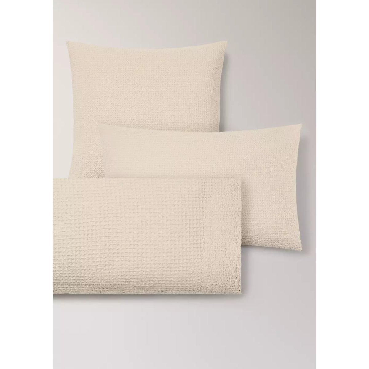 Taie d’oreiller en coton gaufré garment-dyed 45 x 110 cm beige, MANGO HOME