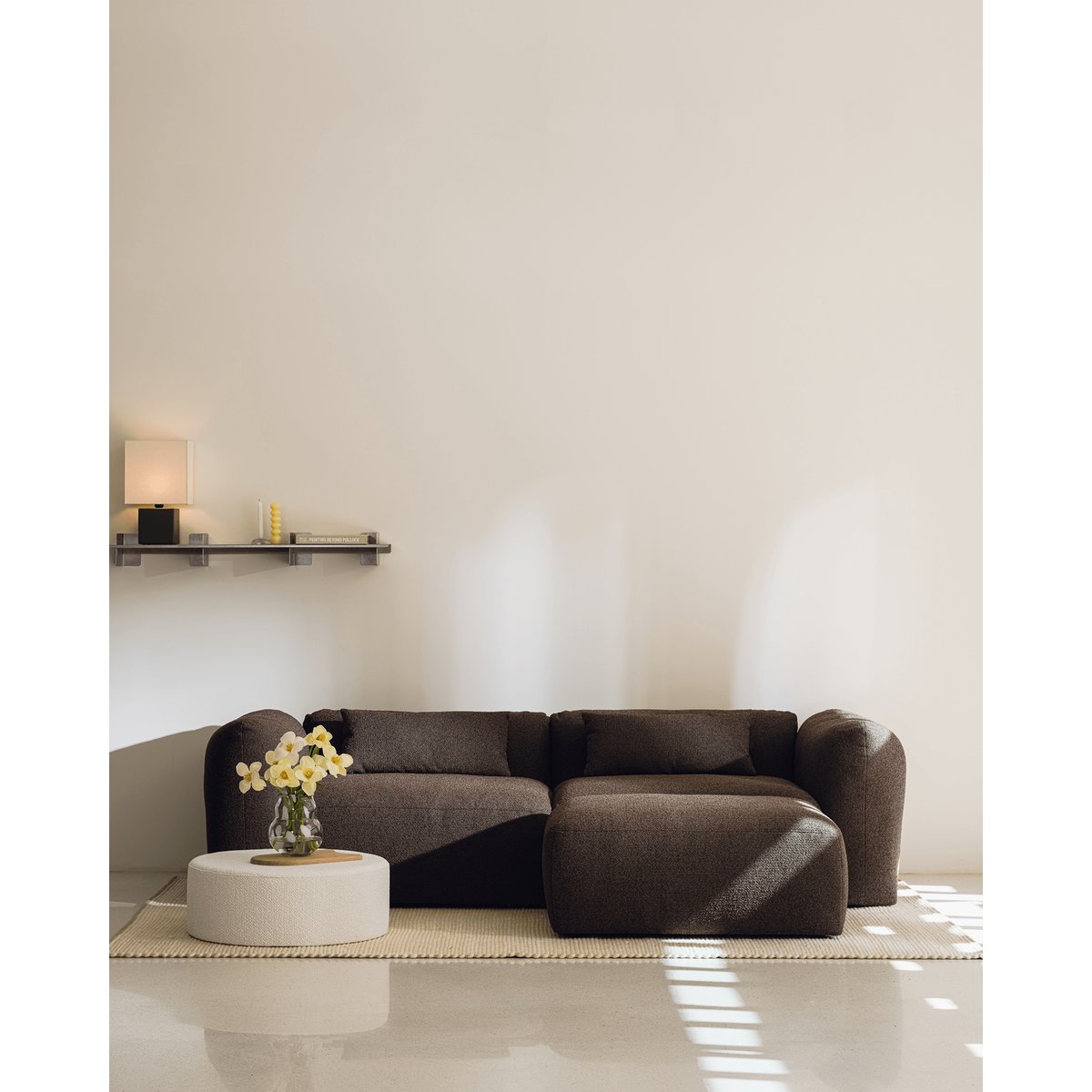 Pouf Yaro - ottoman 2 places en polyester, confort moelleux jaune pâle, NOO.MA