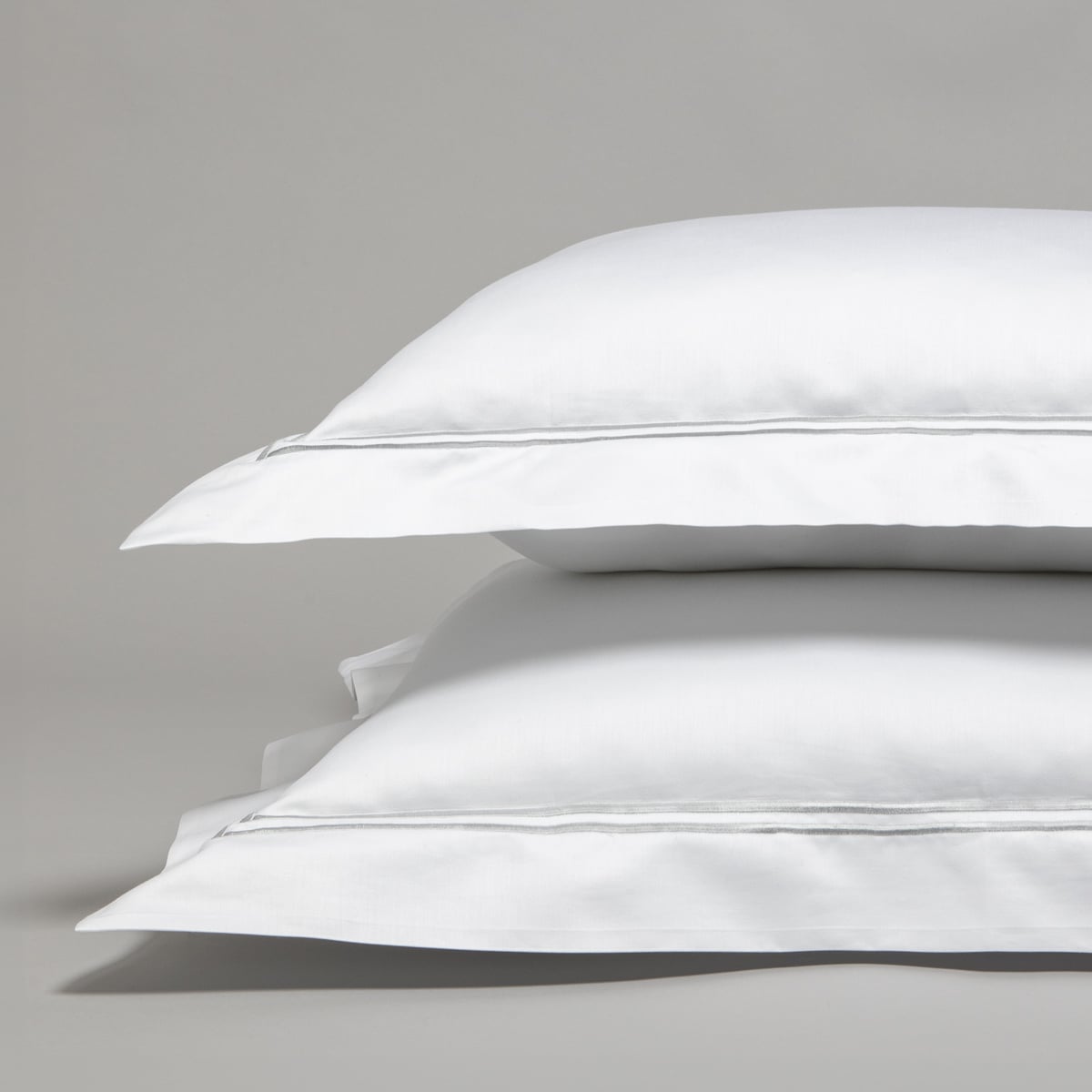 Parure satin de coton égyptien 320 fils - Taies rectangulaires Argent CAP FERRAT blanc, COTTON & CO