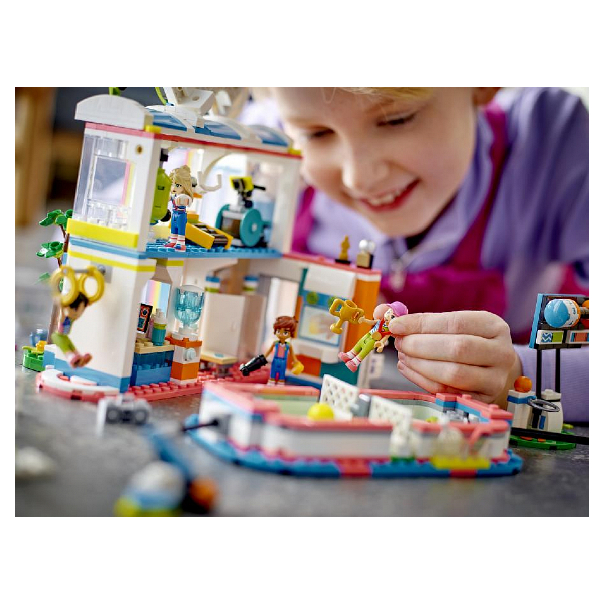 Friends Le centre sportif multicolore, LEGO