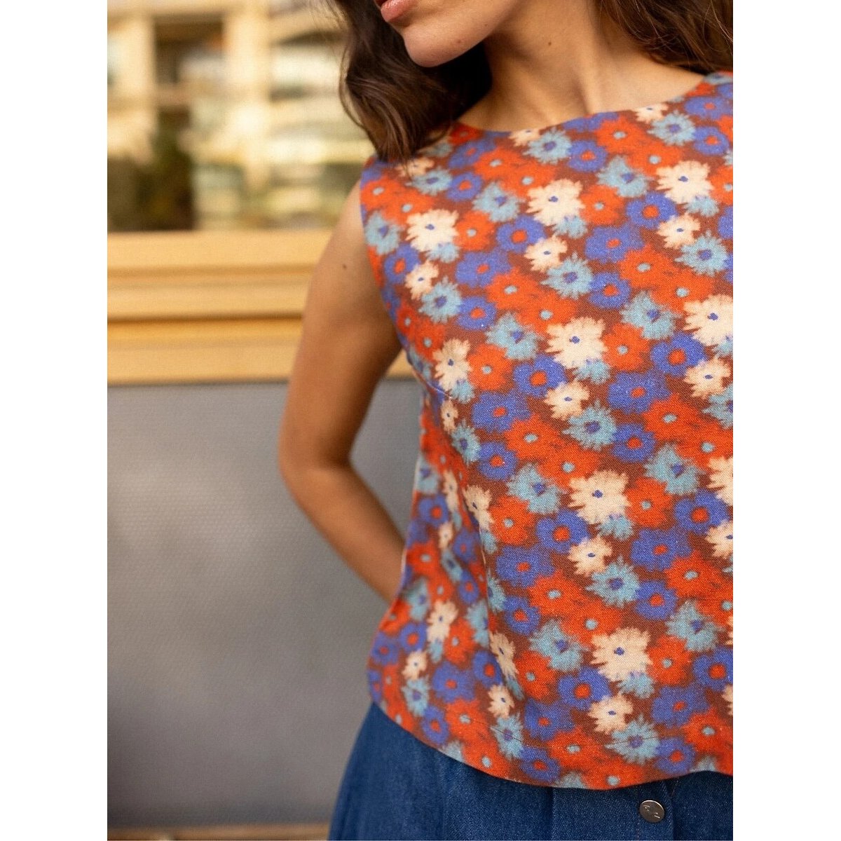 Blusa sem mangas com estampado floral, HEMI estampado floral, APACHES COLLECTIONS