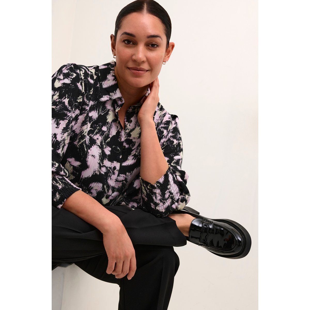 Long sleeved shirt noir/rose graphic strokes, KAFFE CURVE