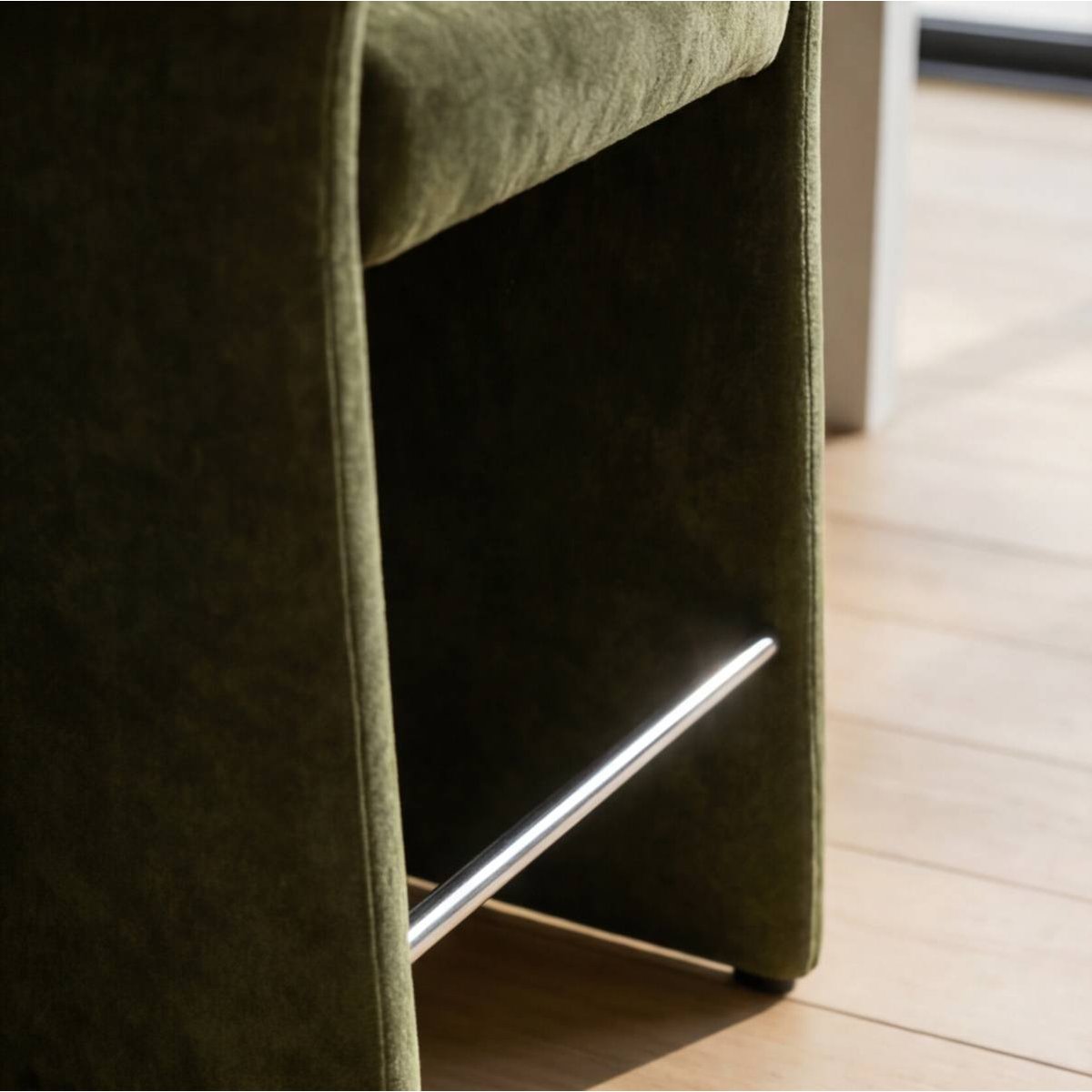 Lot de 2 tabourets de bar en tissu SÉPHIRA vert, MADE IN MEUBLES