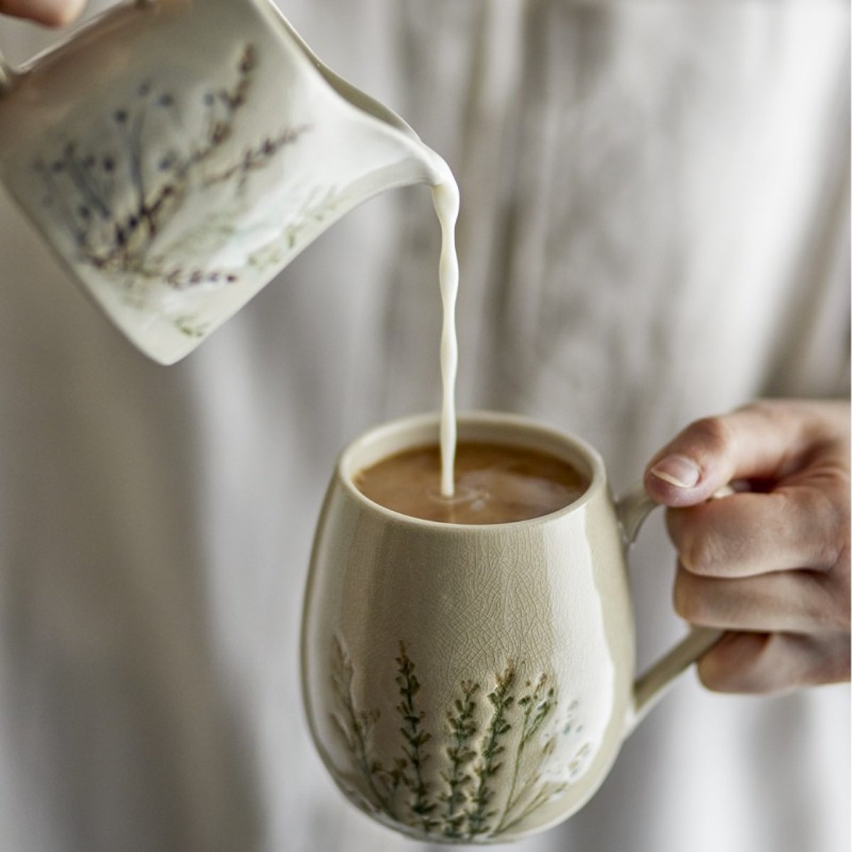 Mug céramique craquelée motif fleurs peint BEA écru, BLOOMINGVILLE