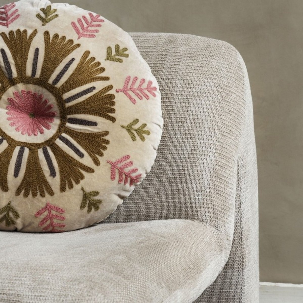 Coussin velours broderie florale suzani multicolore, MADAM STOLTZ