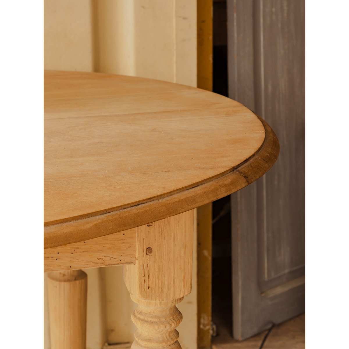 Table à manger ovale en bois Romy N°1551 - Bon état bois clair, DEBONGOUT