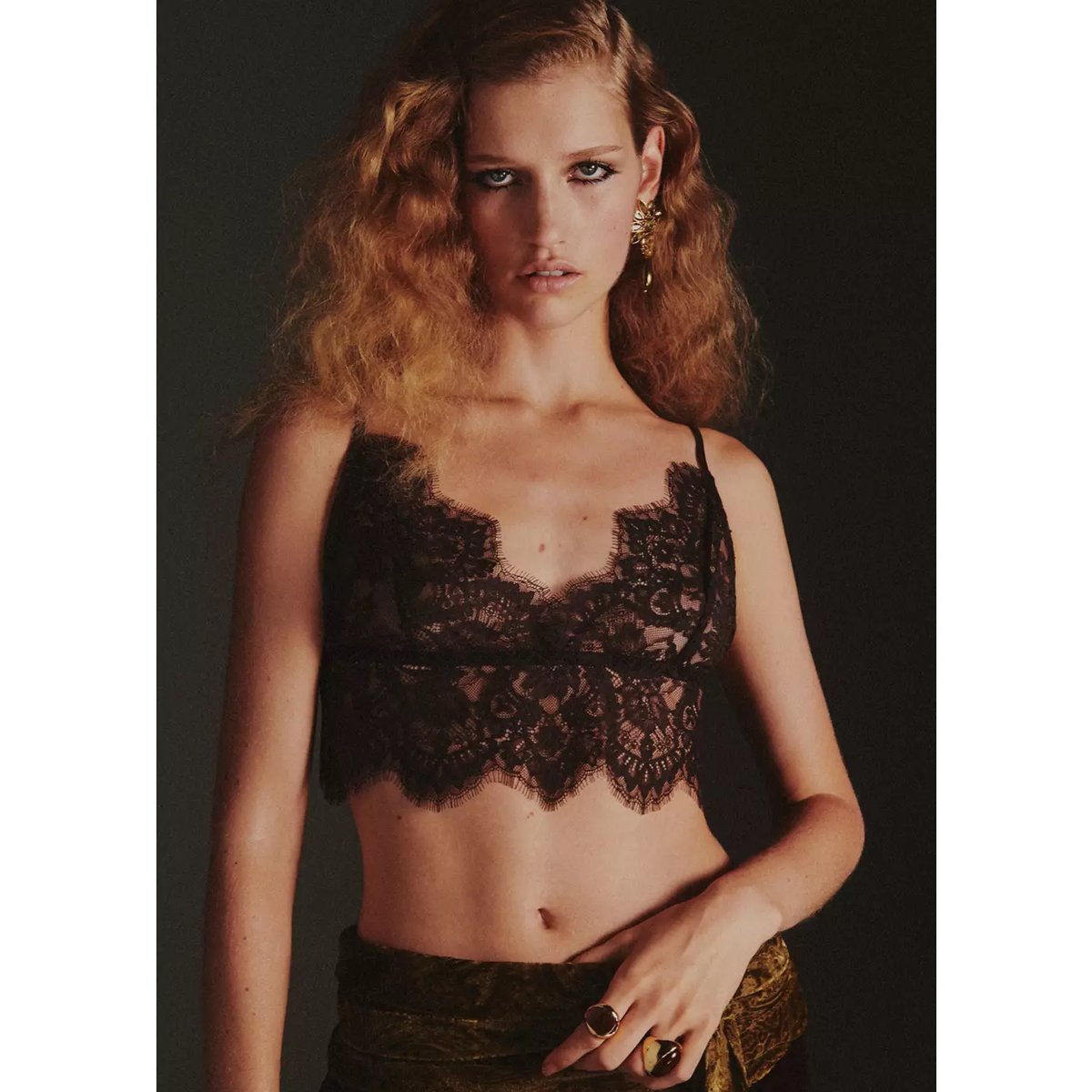 Top triangle en dentelle marron, MANGO