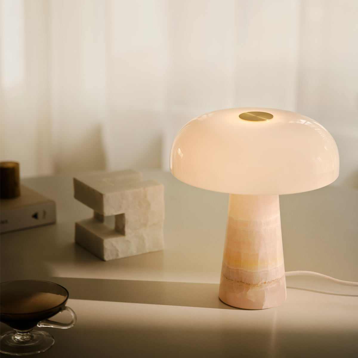 Lampe à poser mini forme champignon en jade rose, GLOSSY rose, DESIGN FOR THE PEOPLE