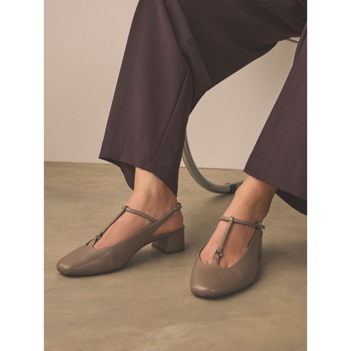 Chaussures en cuir à talon carré et bride marron, NEXT